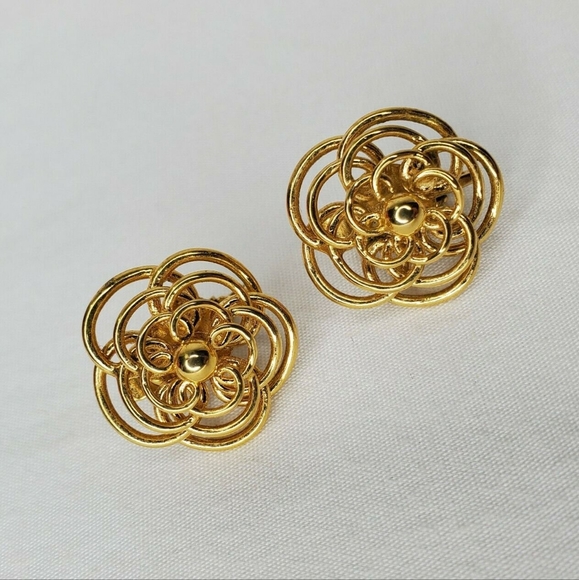 Vintage Trifari Earrings Flowers Gold - Picture 3 of 3